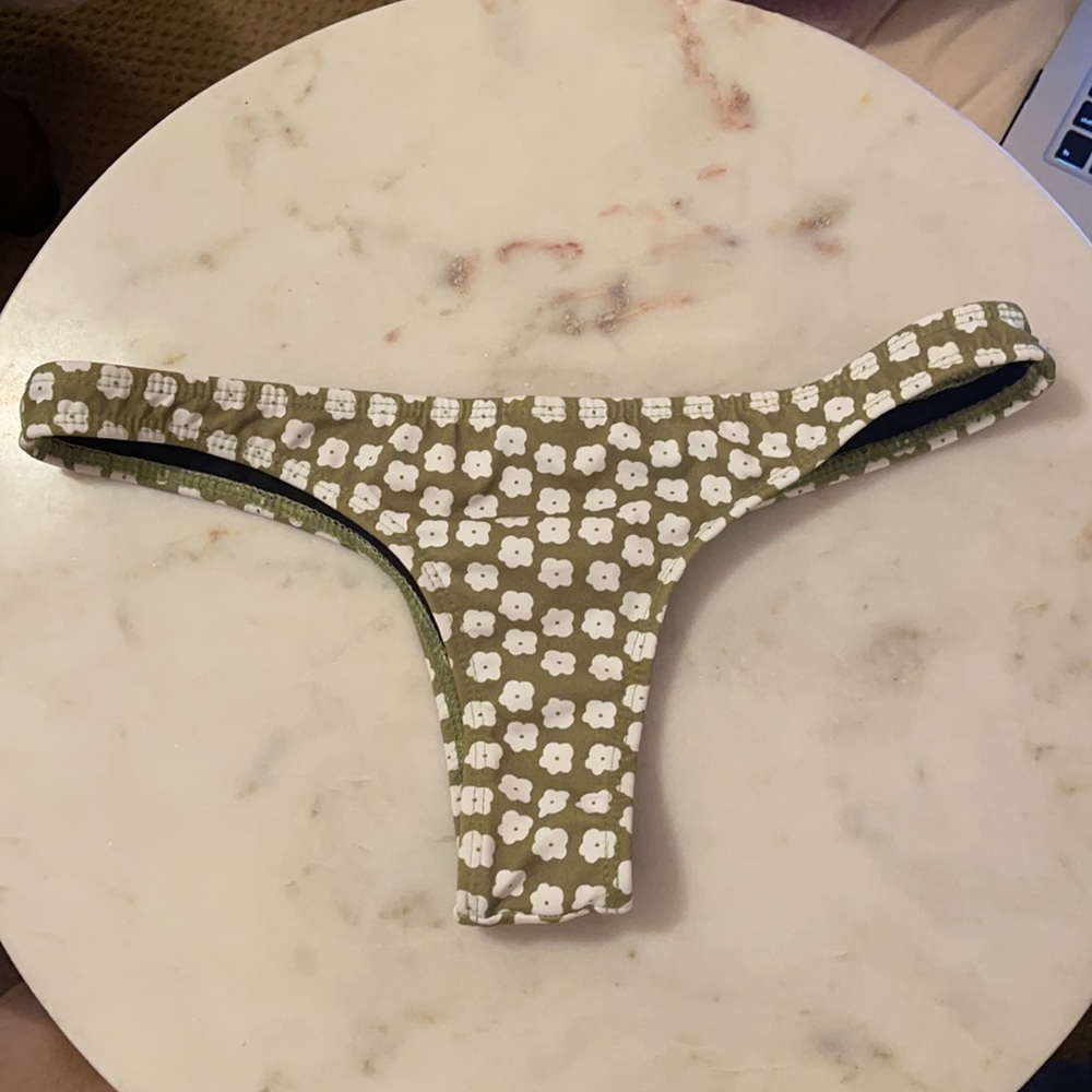 Bikini Bottoms - Picture 4 of 4